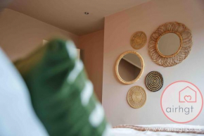 Stay with airhgt @ Luxe Apartment in Central Harrogate